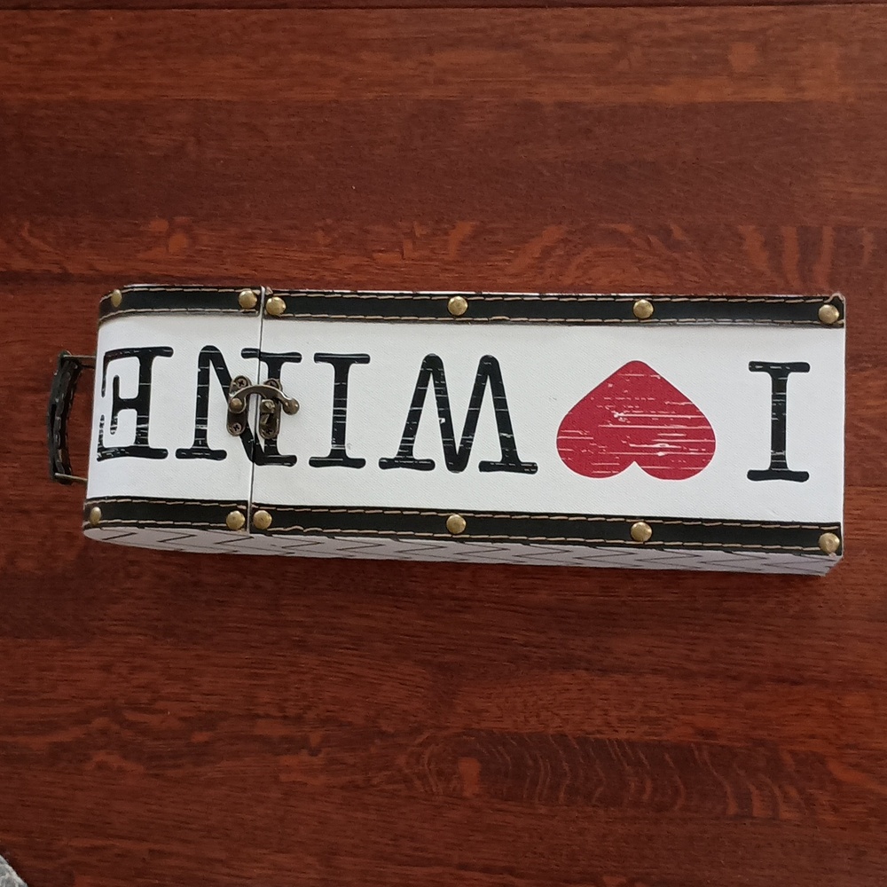 "I Love Wine" Sentiment  Canvas Wine Box